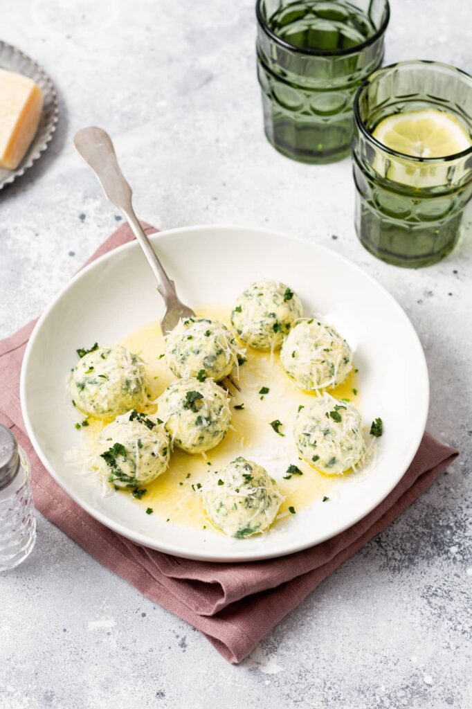 Gnudi – Italienische Ricottabällchen mit Brennnessel | Genussfreude.at