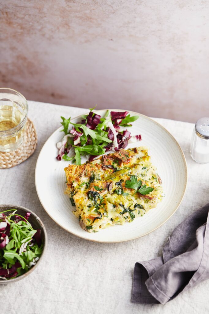 Brotauflauf mit Champignons, Lauch und Käse | Genussfreude.at